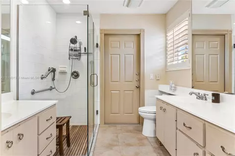 Bath - 256 Brier Cir, Jupiter, FL 33458 photo 1 of 4