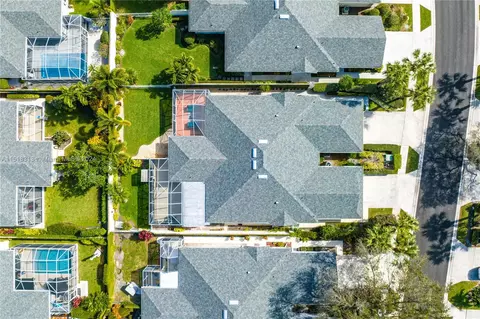 Exterior - 256 Brier Cir, Jupiter, FL 33458 photo 18 of 20