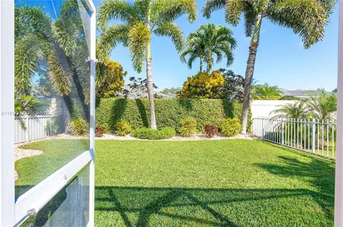Exterior - 256 Brier Cir, Jupiter, FL 33458 photo 12 of 20