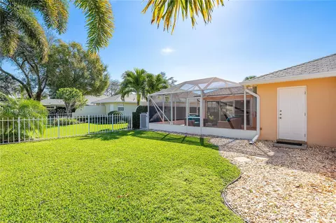 Exterior - 256 Brier Cir, Jupiter, FL 33458 photo 10 of 20