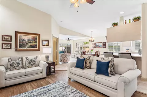Living - 256 Brier Cir, Jupiter, FL 33458 photo 3 of 5