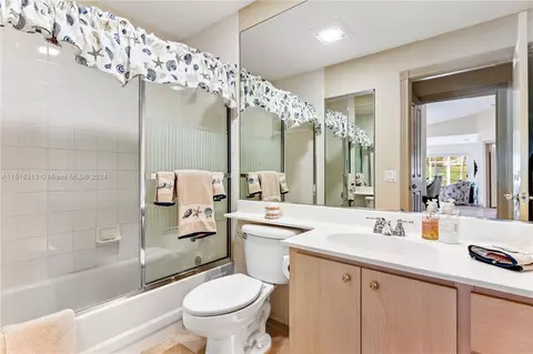 Bath - 256 Brier Cir, Jupiter, FL 33458 photo 4 of 4