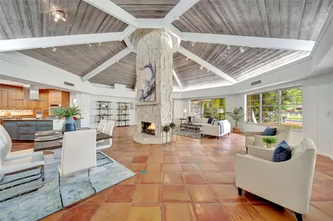 11450 SW 16th St, Davie, FL 33325