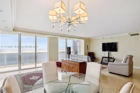 1800 S Ocean Dr #2201, Hallandale Beach, FL 33009