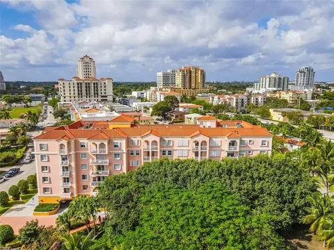 1 Alhambra Cir #306, Coral Gables, FL 33134