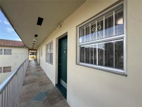 7505 SW 82nd St #321, Miami, FL 33143