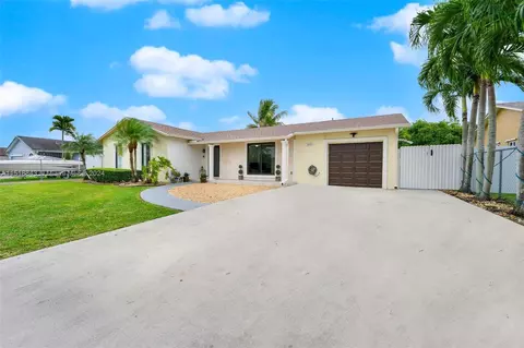 25953 SW 133rd Pl, Homestead, FL 33032