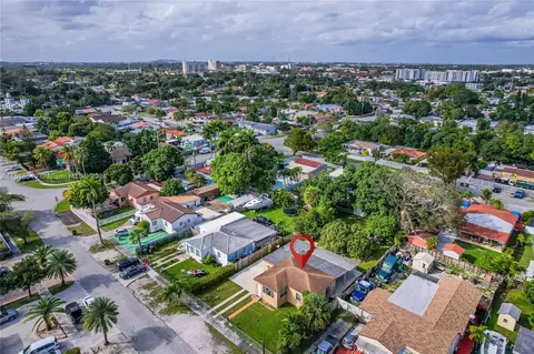 541 SE 6th St, Hialeah, FL 33010