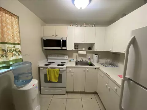 Undisclosed, Hialeah, FL 33012 photo 2