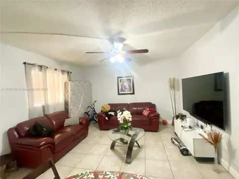 Undisclosed, Hialeah, FL 33010 photo 4
