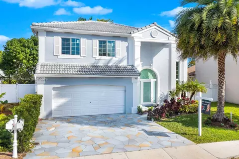 14061 Oak Ridge Dr, Davie, FL 33325