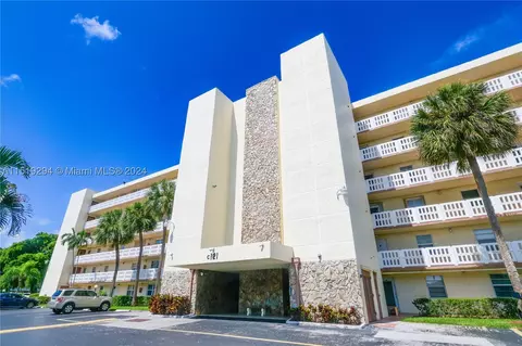 121 SE 3rd Ave #206, Dania Beach, FL 33004