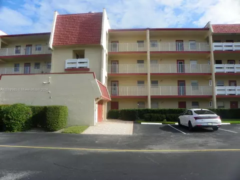 1020 Country Club Dr #105, Margate, FL 33063
