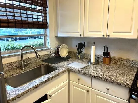 8500 Sunrise Lakes Blvd #106, Sunrise, FL 33322