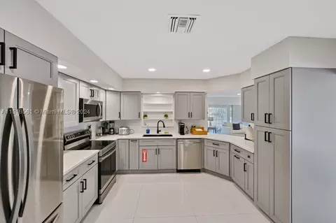 341 SE 1st Ter, Pompano Beach, FL 33060