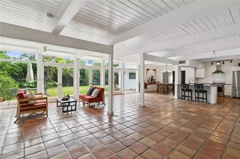10725 SW 73rd Ct, Pinecrest, FL 33156