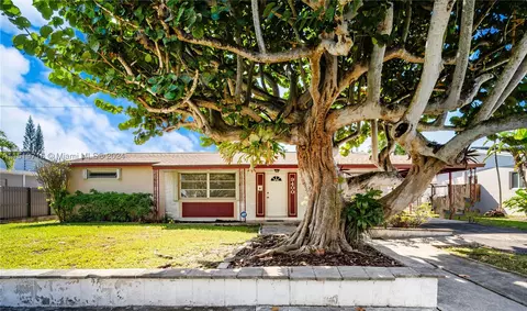 9400 SW 24th St, Miami, FL 33165