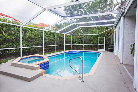 11021 Minneapolis Dr, Hollywood, FL 33026