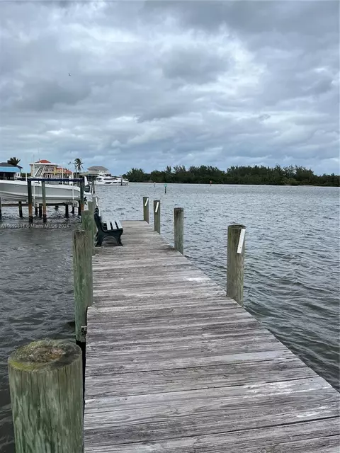 View/Area - 5463 SE Miles Grant Rd #B211, Stuart, FL 34997 photo 3 of 14