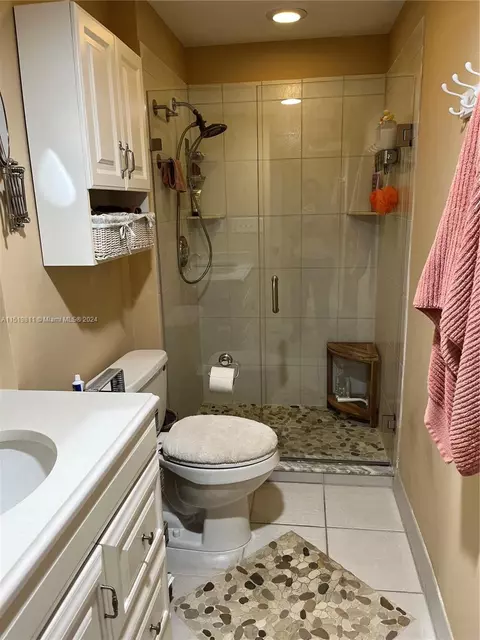 Bath - 5463 SE Miles Grant Rd #B211, Stuart, FL 34997 photo 3 of 5