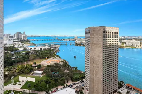 325 S Biscayne Blvd #3514, Miami, FL 33131