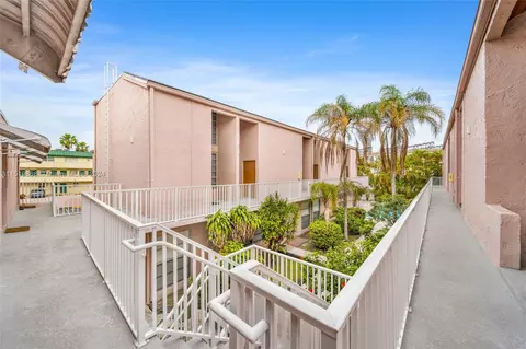 449 Swallow Dr #11, Miami Springs, FL 33166