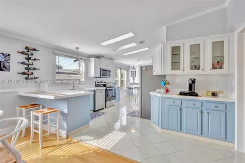 6338 Cypress Ln, Lantana, FL 33462