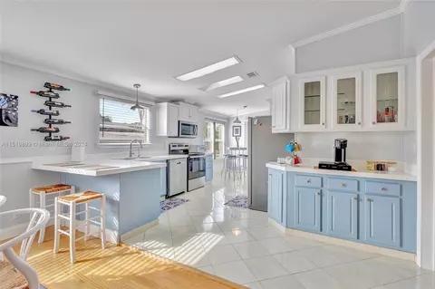 6338 Cypress Ln, Lantana, FL 33462