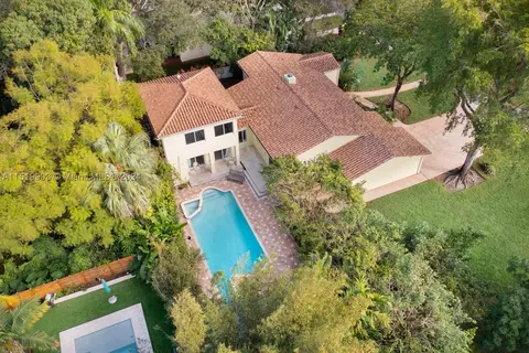671 NE 118th St, Biscayne Park, FL 33161