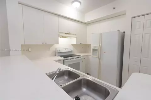 11040 SW 196th St #212, Cutler Bay, FL 33157