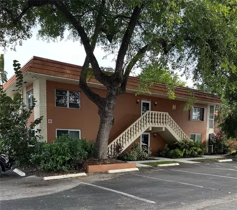 1920 NE 1st Ter #206H, Wilton Manors, FL 33305