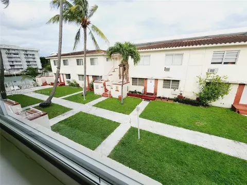 1203 Marseille Dr #22, Miami Beach, FL 33141