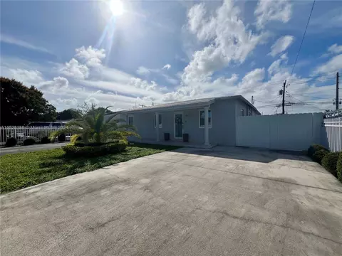 9320 NW 35th Ct, Miami, FL 33147