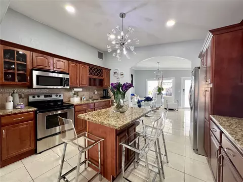 375 E 63rd St, Hialeah, FL 33013 photo 4