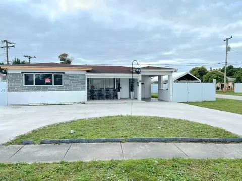 2824 Island Dr, Miramar, FL 33023