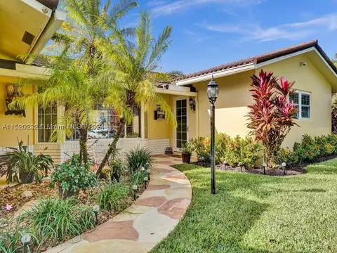 3502 NW 84th Ter, Coral Springs, FL 33065