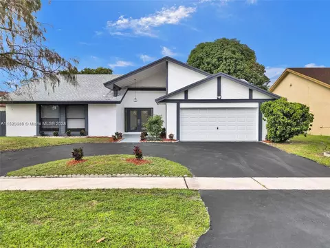 4867 NW 75th Ave, Lauderhill, FL 33319