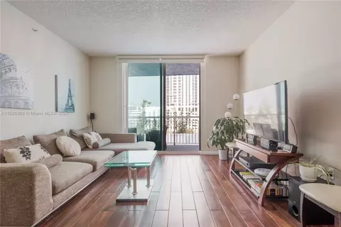 275 NE 18th St #702, Miami, FL 33132