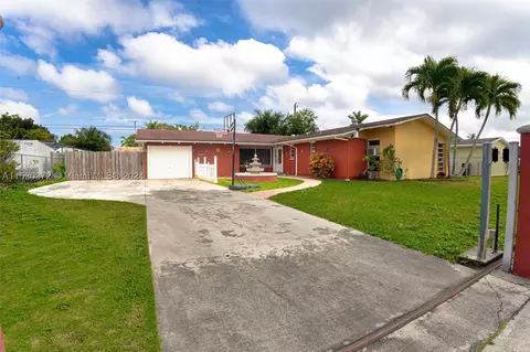 15831 SW 99th Pl, Miami, FL 33157