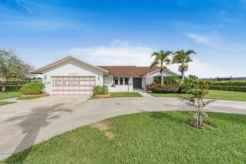 18285 SW 216th St, Miami, FL 33170