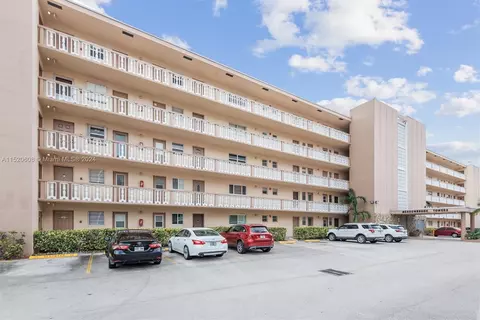 233 NE 14th Ave #204, Hallandale Beach, FL 33009