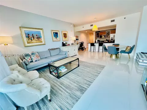 950 Brickell Bay Dr #1610, Miami, FL 33131