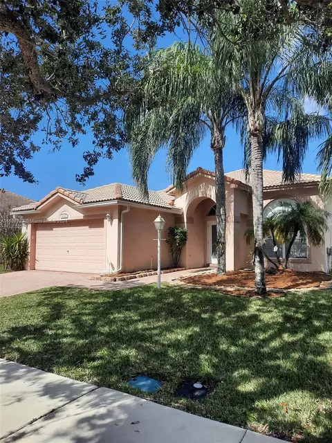 14207 NW 18th Mnr, Pembroke Pines, FL 33028