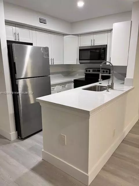 10020 Winding Lake Rd #104, Sunrise, FL 33351