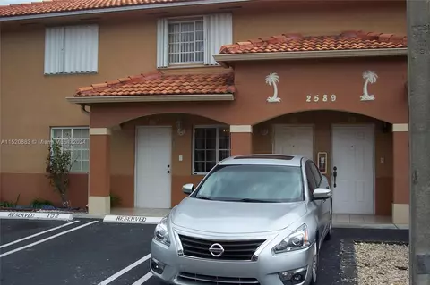 2589 W 76th St #202, Hialeah, FL 33016