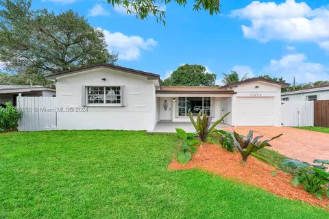 2512 Everglades Dr, Miramar, FL 33023