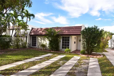 6745 Crooked Palm Ln, Miami Lakes, FL 33014