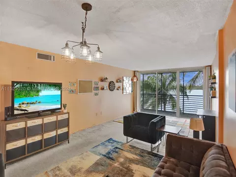 1075 NE Miami Gardens Dr #309, Miami, FL 33179