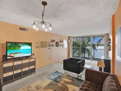 1075 NE Miami Gardens Dr #309, Miami, FL 33179