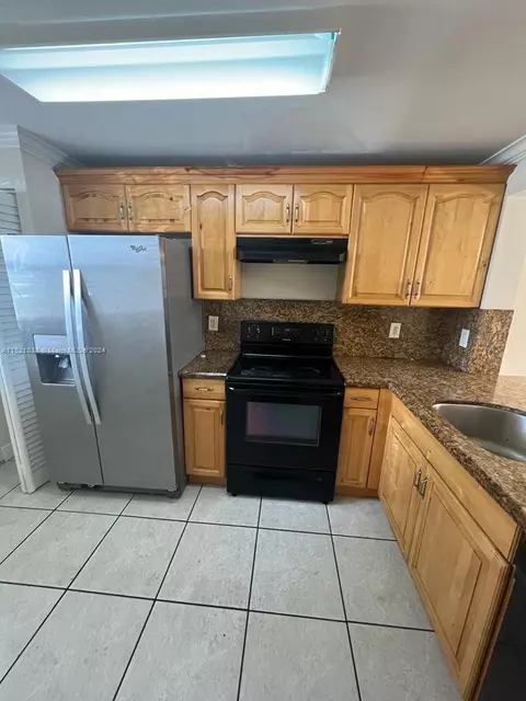 911 NE 209th Ter #102-27, Miami, FL 33179